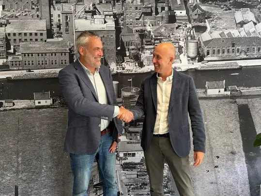 Jasper Ringelberg en Patrick van der Stigchel handshake Heditex